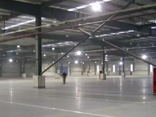 工廠車(chē)間地面施工通常選擇什么材料？